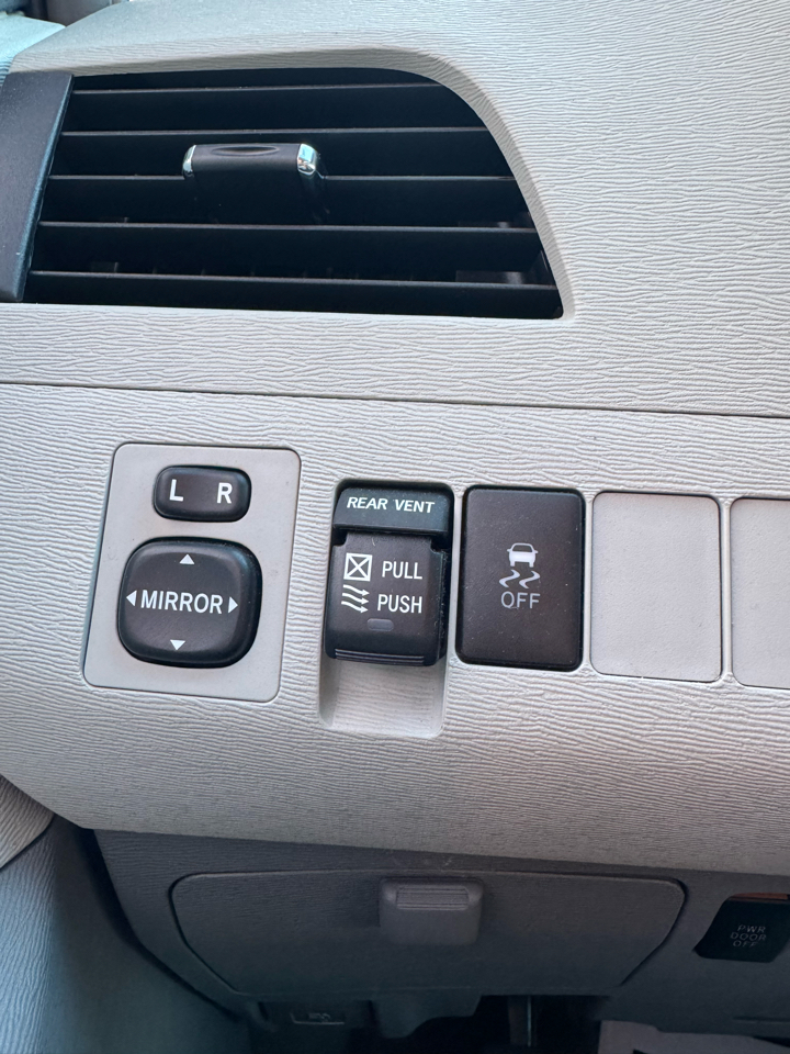 Toyota Sienna 5dr 7-Pass Van V6 XLE AAS FWD (Natl) 2013