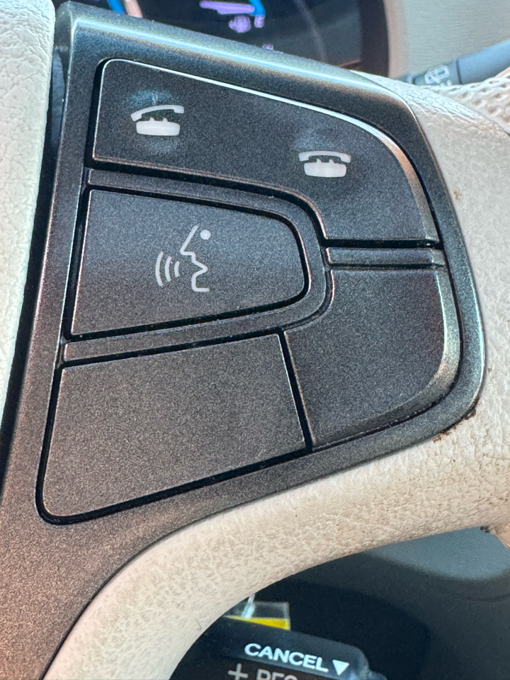 Toyota Sienna 5dr 7-Pass Van V6 XLE AAS FWD (Natl) 2013