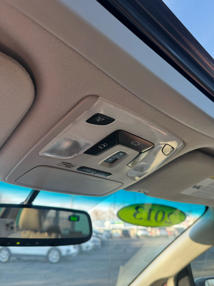 Toyota Sienna 5dr 7-Pass Van V6 XLE AAS FWD (Natl) 2013