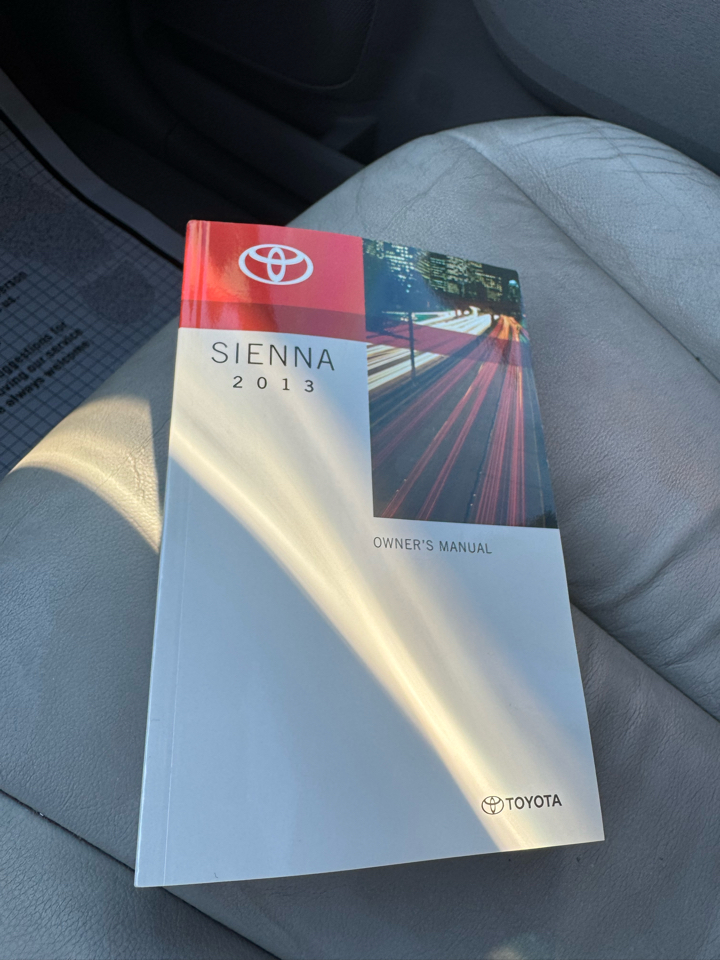 Toyota Sienna 5dr 7-Pass Van V6 XLE AAS FWD (Natl) 2013