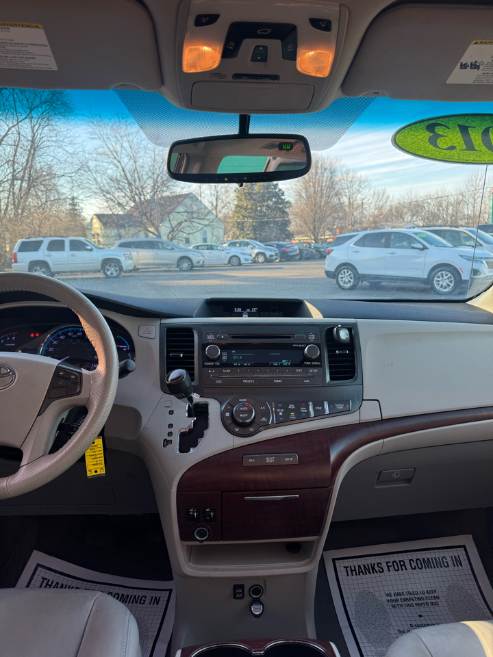 Toyota Sienna 5dr 7-Pass Van V6 XLE AAS FWD (Natl) 2013