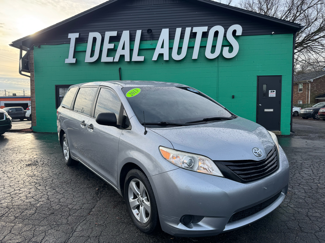Toyota Sienna 5dr 7-Pass Van V6 L FWD (Natl) 2013