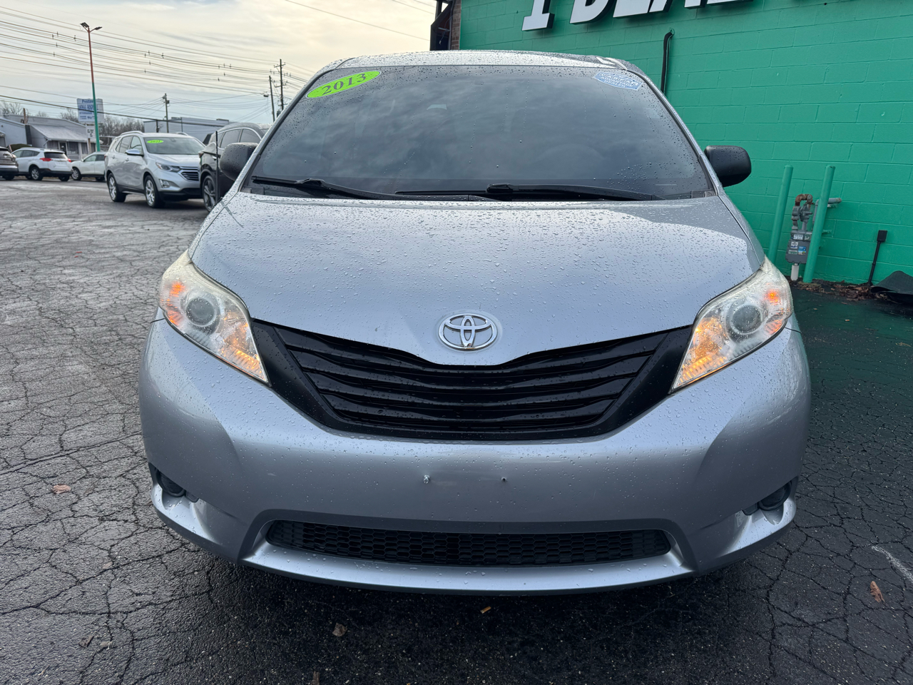 Toyota Sienna 5dr 7-Pass Van V6 L FWD (Natl) 2013