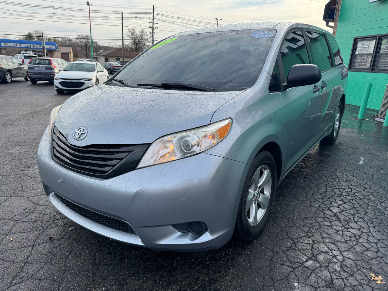 Toyota Sienna 5dr 7-Pass Van V6 L FWD (Natl) 2013