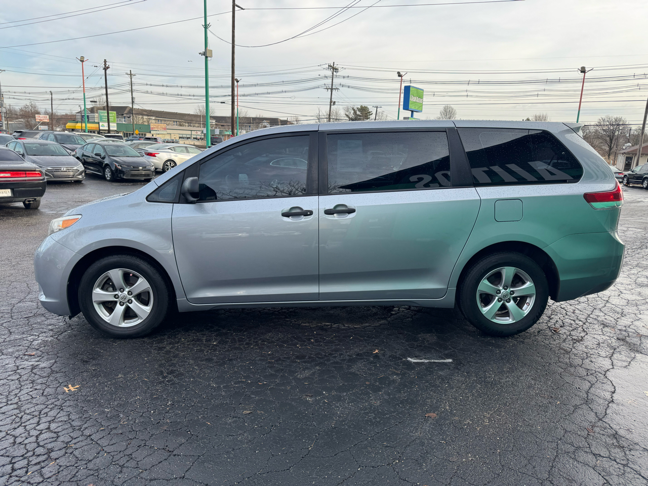 Toyota Sienna 5dr 7-Pass Van V6 L FWD (Natl) 2013