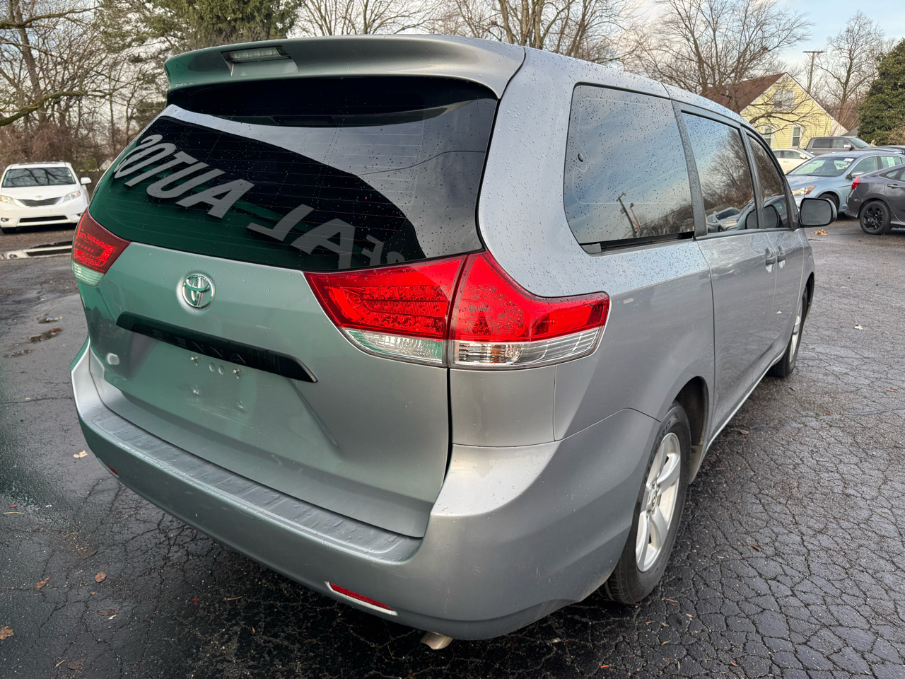 Toyota Sienna 5dr 7-Pass Van V6 L FWD (Natl) 2013