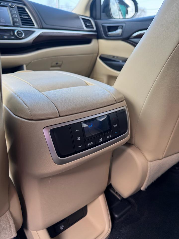 Toyota Highlander AWD 4dr V6 Limited (Natl) 2015