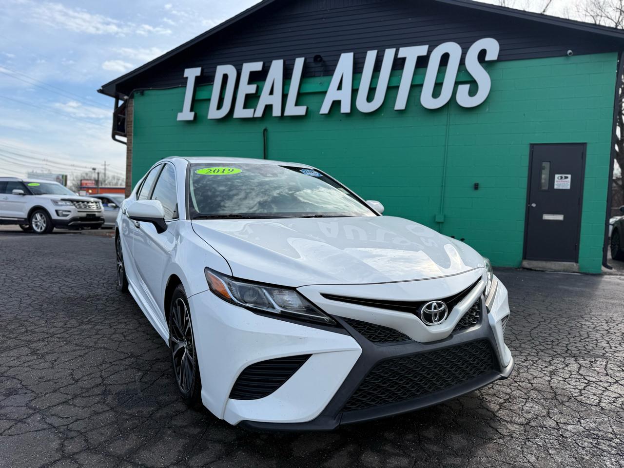 Toyota Camry XLE Auto (Natl) 2019