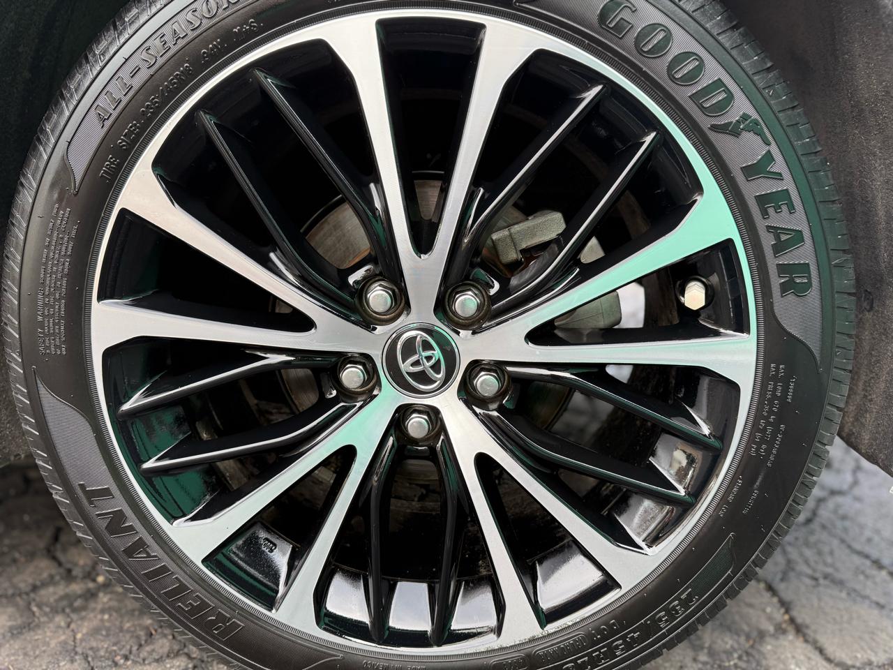 Toyota Camry XLE Auto (Natl) 2019