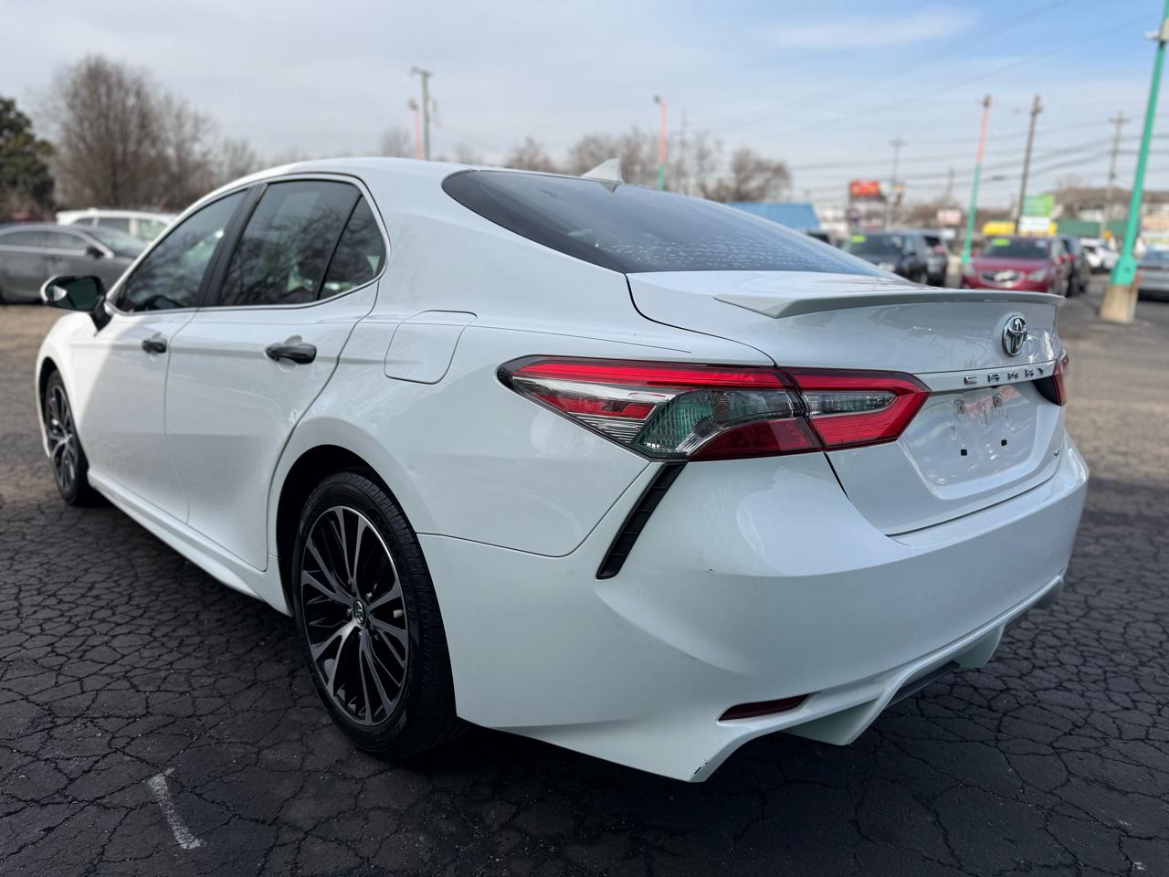 Toyota Camry XLE Auto (Natl) 2019
