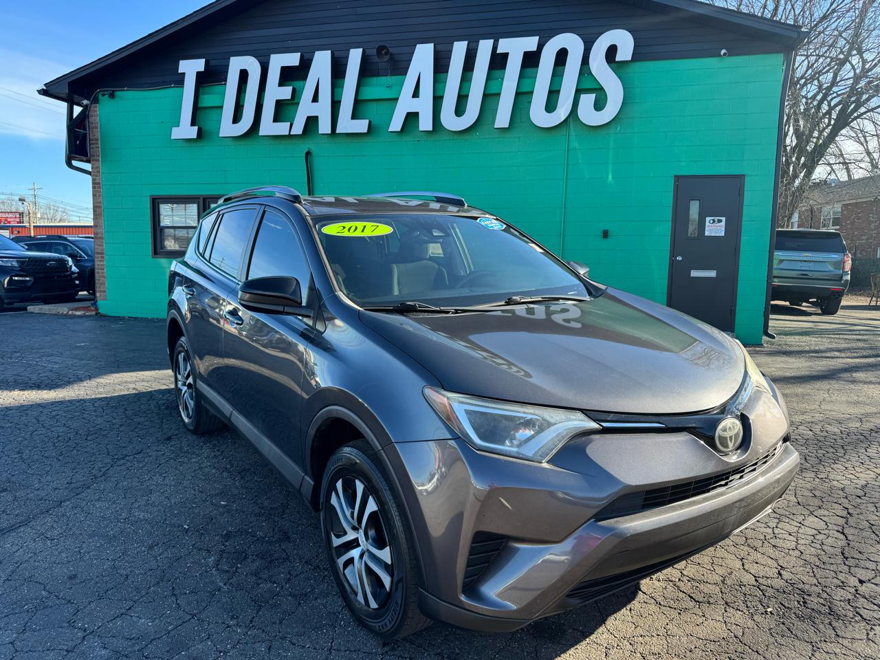 Toyota RAV4 LE FWD (Natl) 2017