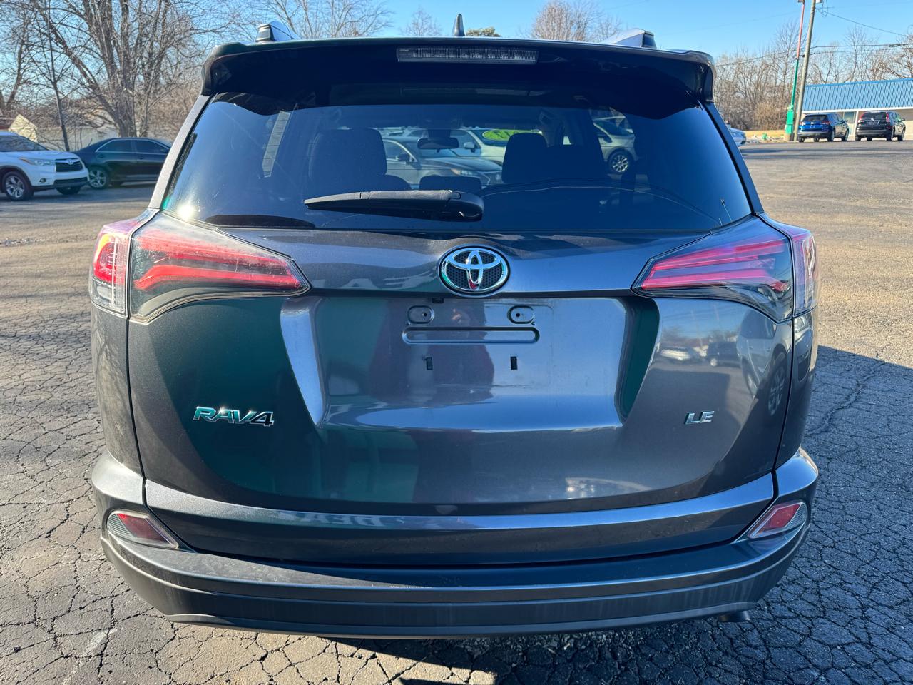 Toyota RAV4 LE FWD (Natl) 2017