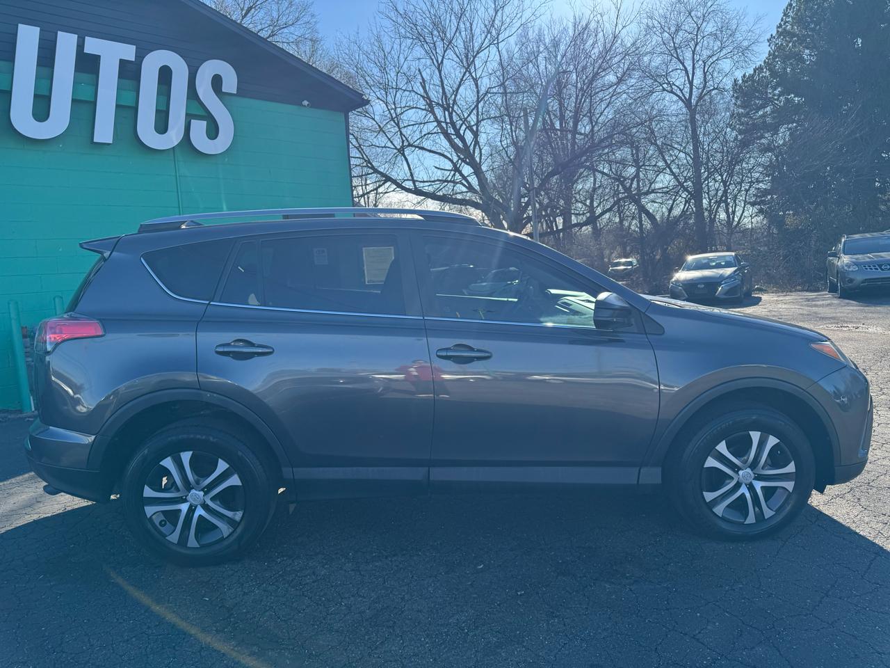 Toyota RAV4 LE FWD (Natl) 2017