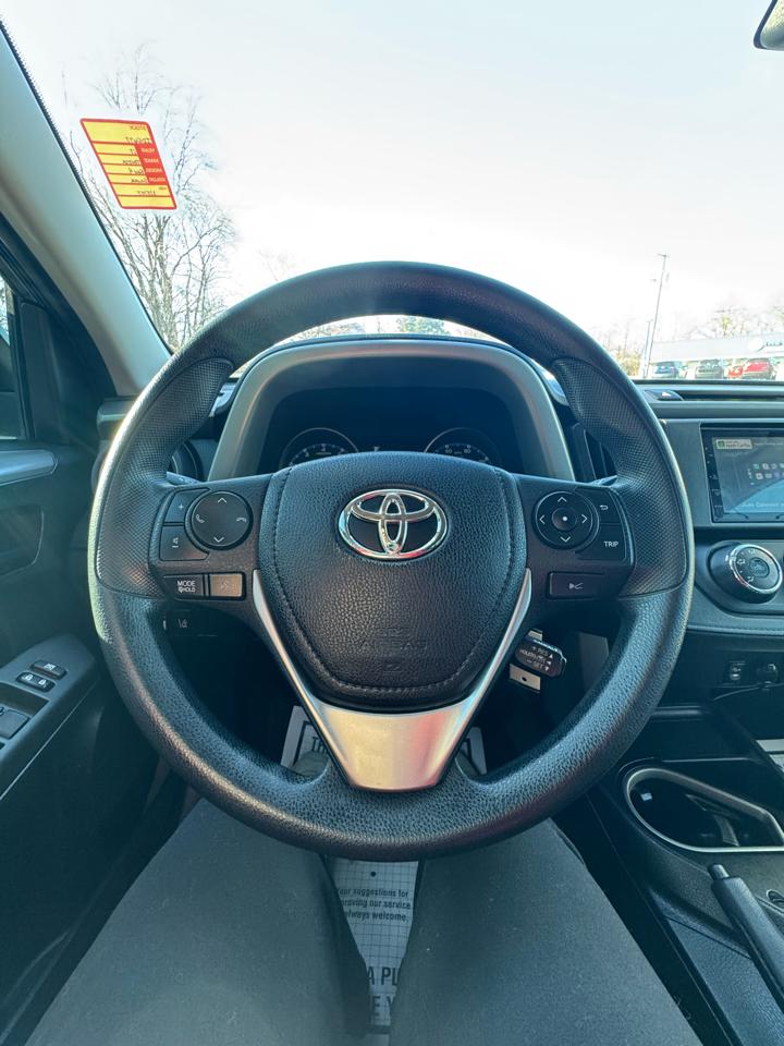 Toyota RAV4 LE FWD (Natl) 2017