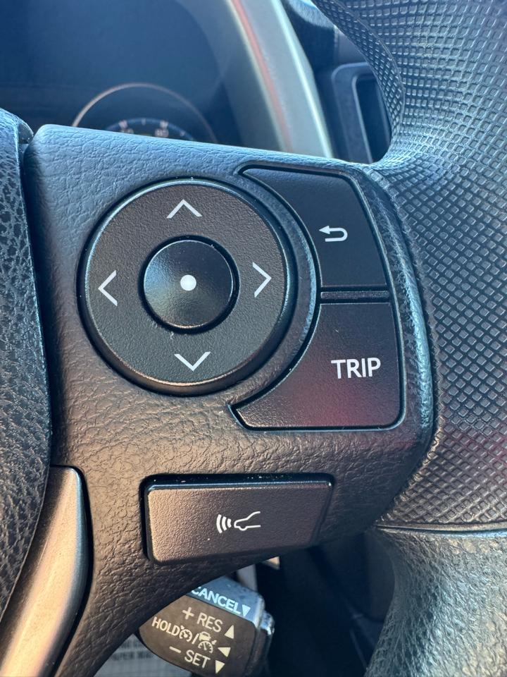 Toyota RAV4 LE FWD (Natl) 2017