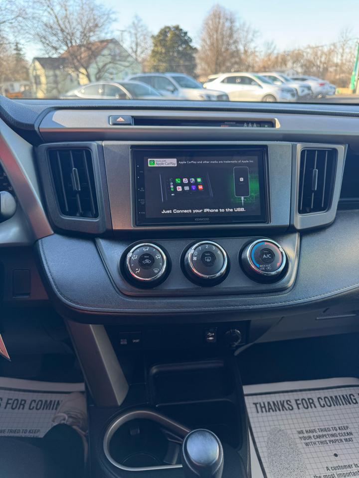 Toyota RAV4 LE FWD (Natl) 2017