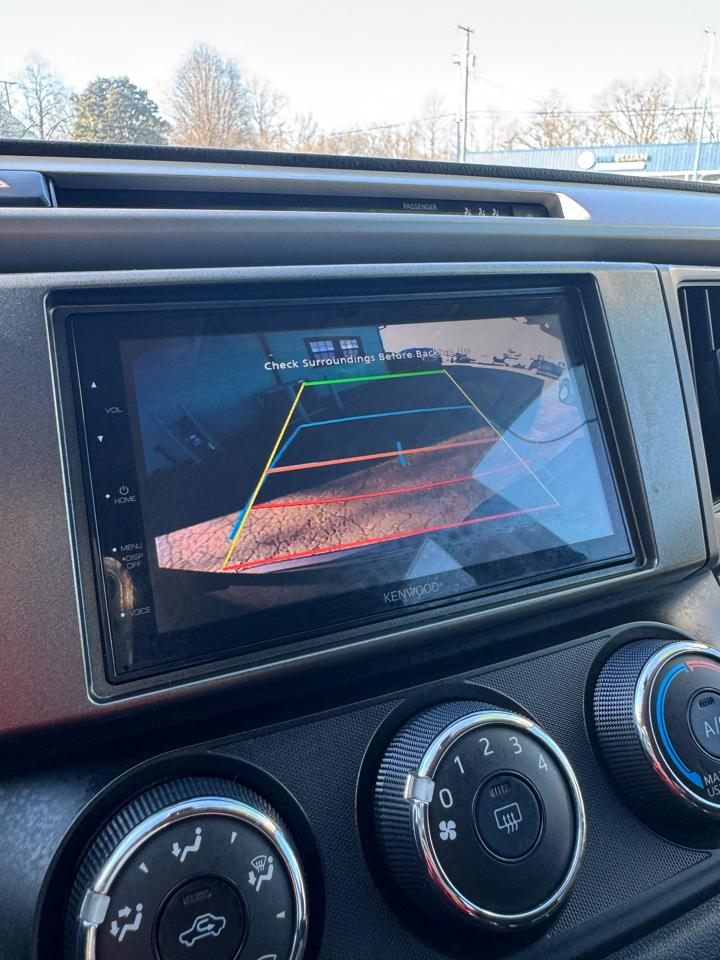 Toyota RAV4 LE FWD (Natl) 2017