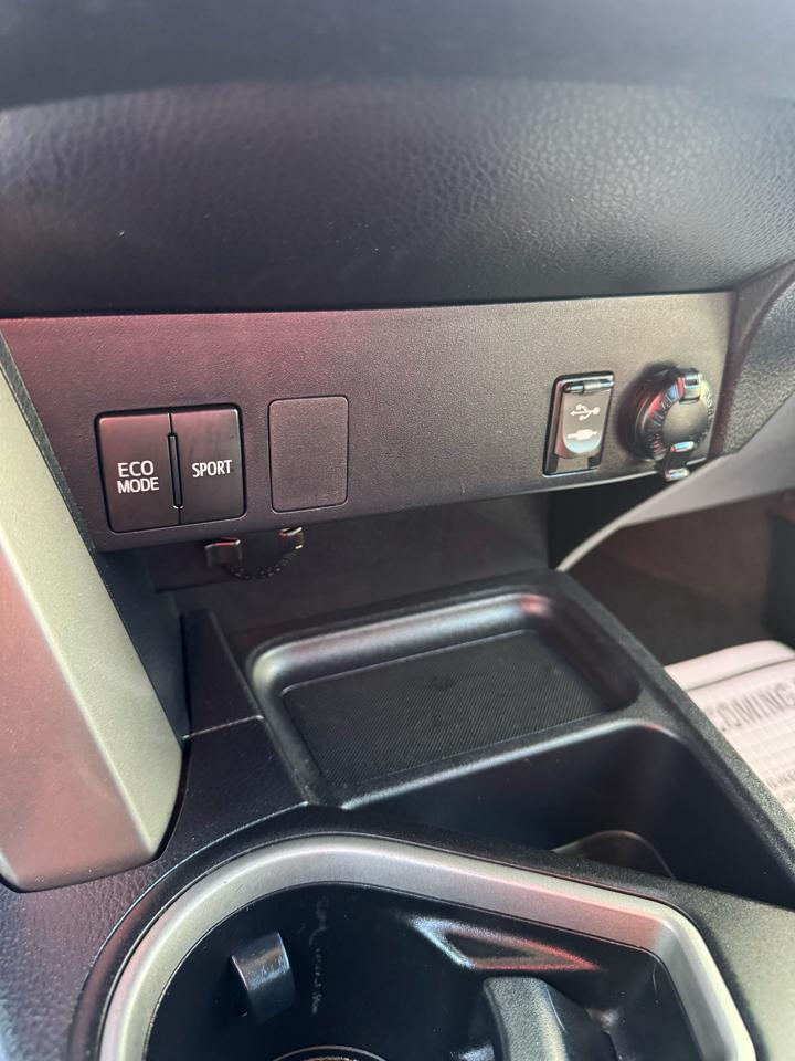 Toyota RAV4 LE FWD (Natl) 2017