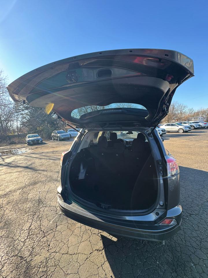 Toyota RAV4 LE FWD (Natl) 2017