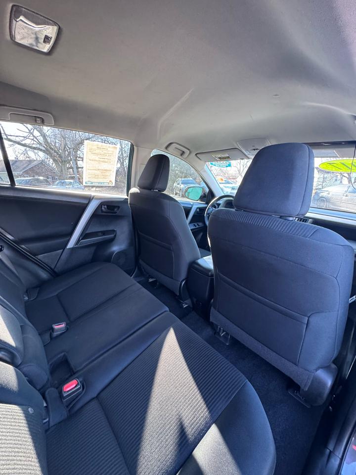 Toyota RAV4 LE FWD (Natl) 2017