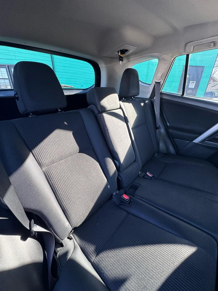 Toyota RAV4 LE FWD (Natl) 2017