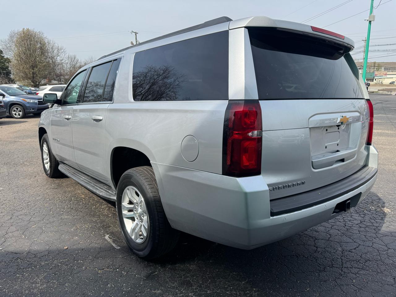 Chevrolet Suburban 4WD 4dr LT 2020