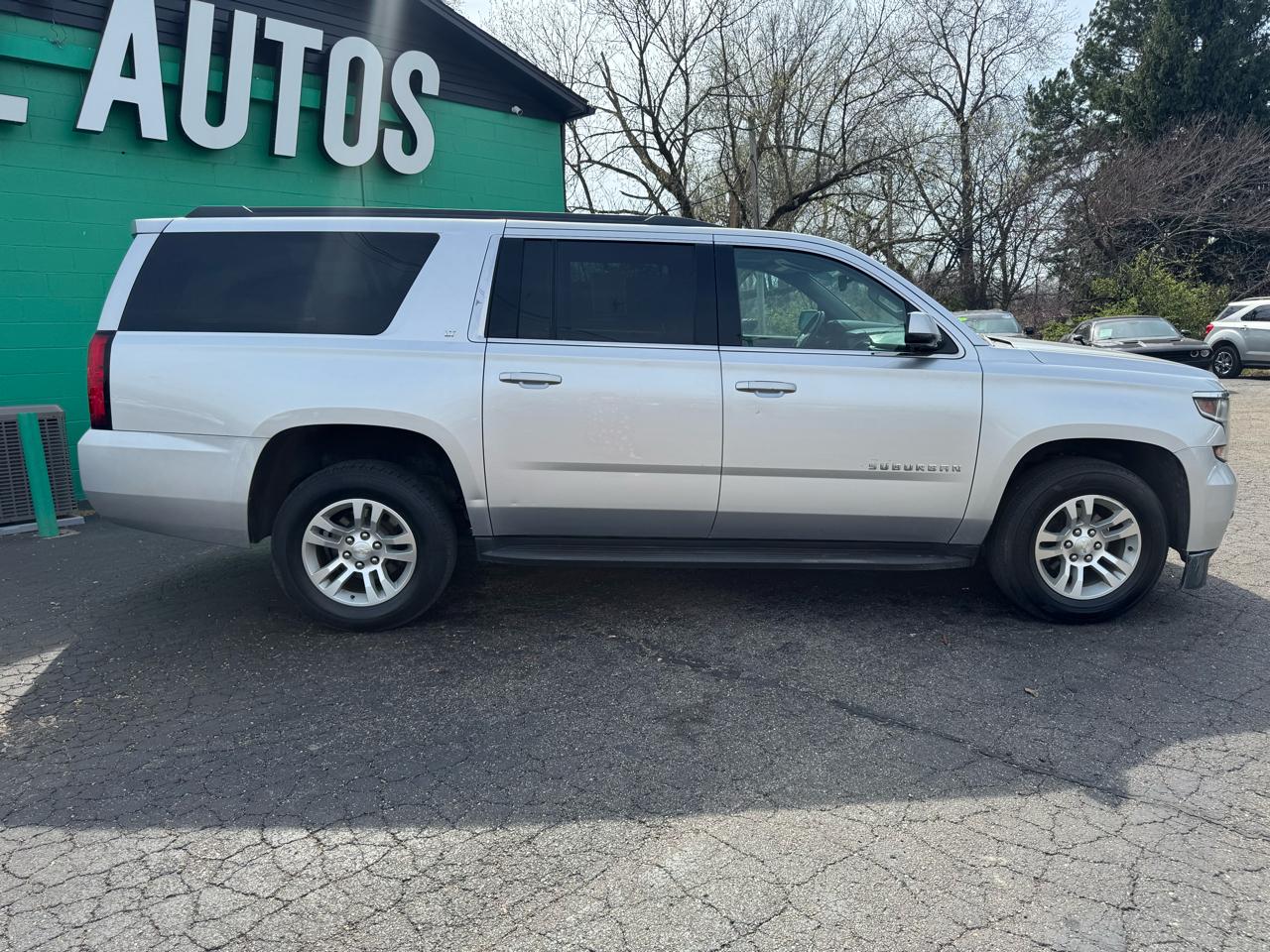 Chevrolet Suburban 4WD 4dr LT 2020