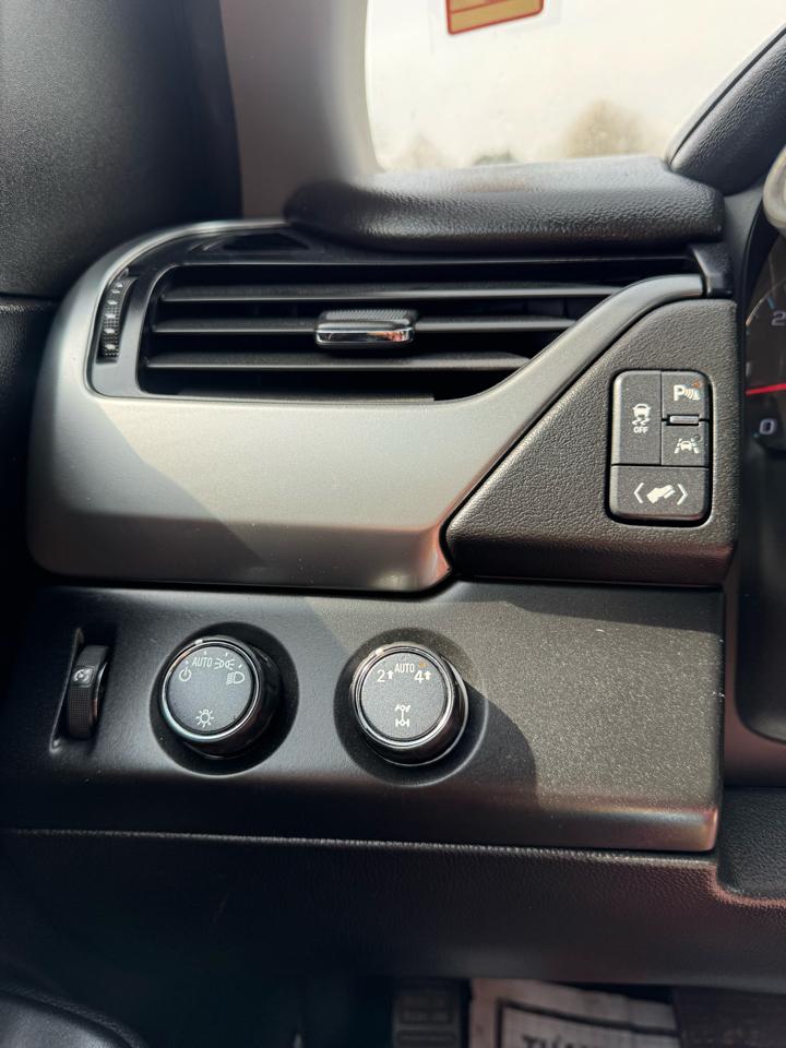 Chevrolet Suburban 4WD 4dr LT 2020