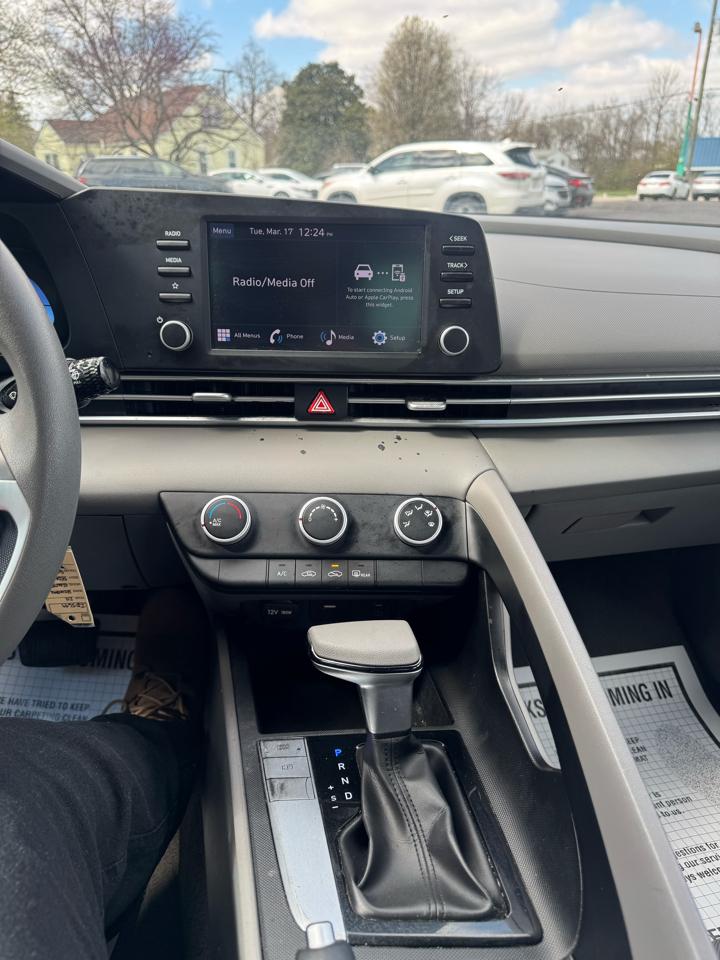 Hyundai Elantra SE IVT 2024