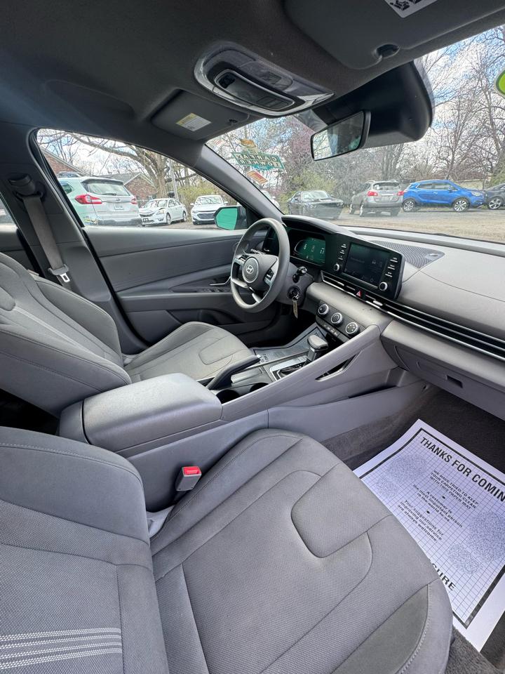 Hyundai Elantra SE IVT 2024