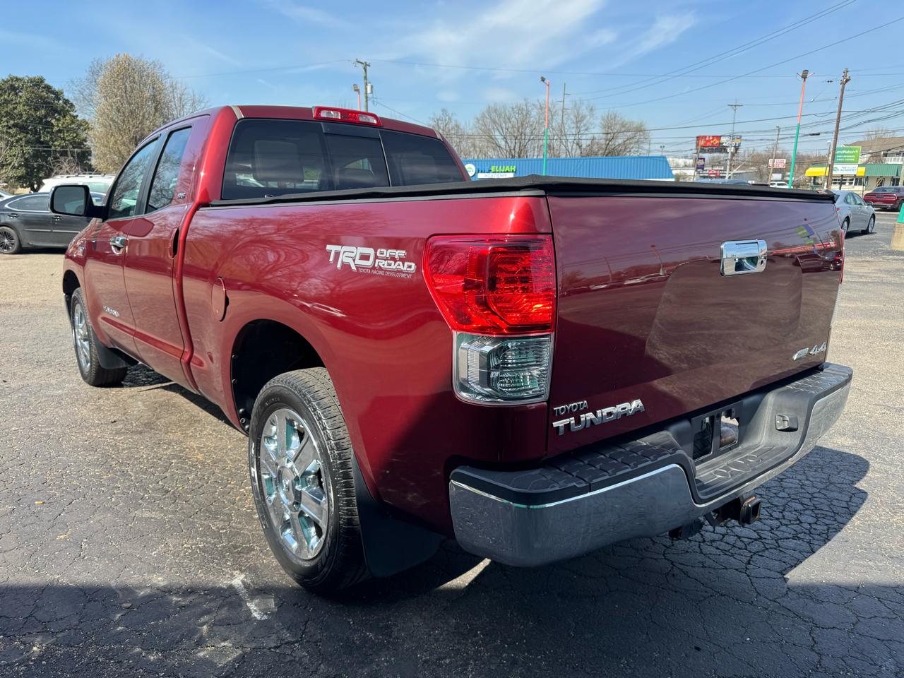 Toyota Tundra 4WD Truck Dbl 5.7L FFV V8 6-Spd AT (Natl) 2010