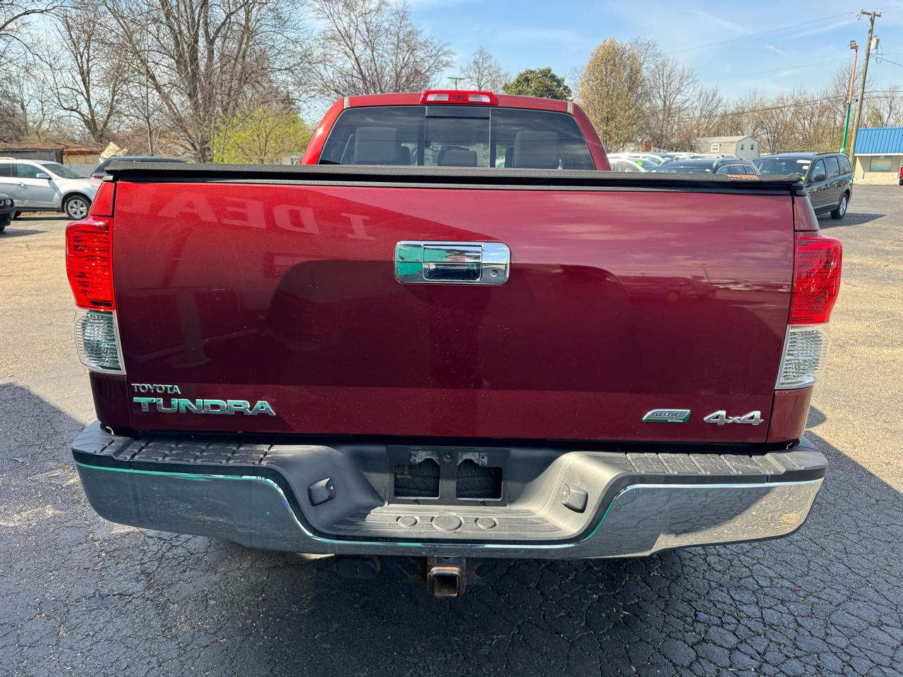 Toyota Tundra 4WD Truck Dbl 5.7L FFV V8 6-Spd AT (Natl) 2010