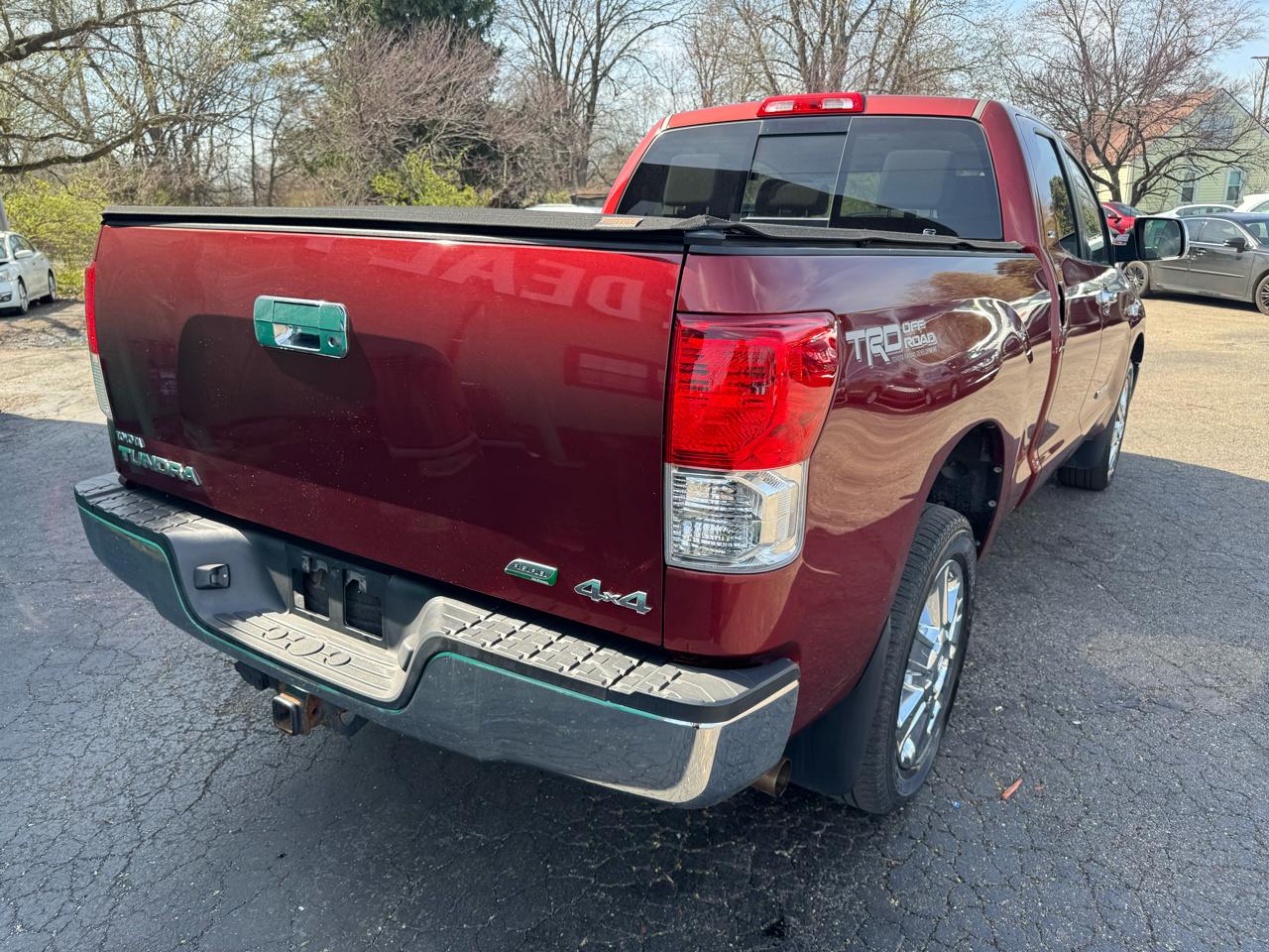 Toyota Tundra 4WD Truck Dbl 5.7L FFV V8 6-Spd AT (Natl) 2010