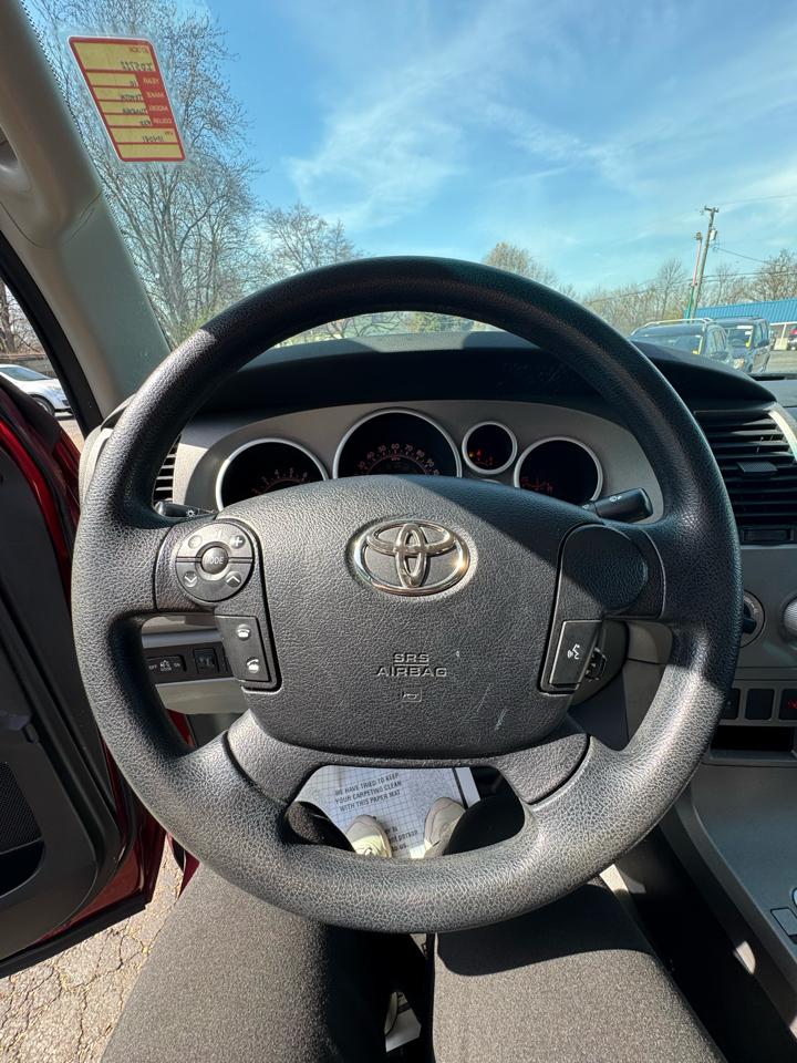 Toyota Tundra 4WD Truck Dbl 5.7L FFV V8 6-Spd AT (Natl) 2010