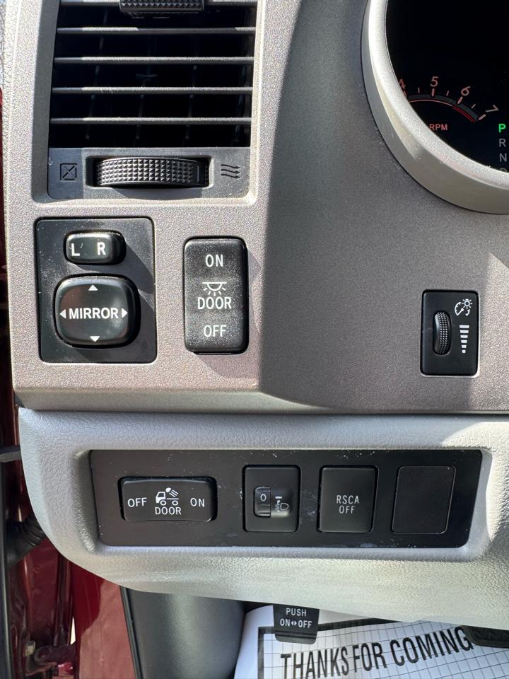 Toyota Tundra 4WD Truck Dbl 5.7L FFV V8 6-Spd AT (Natl) 2010