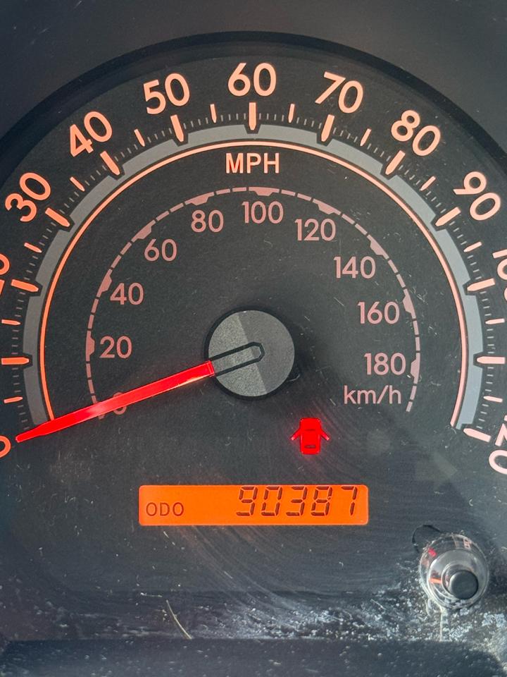 Toyota Tundra 4WD Truck Dbl 5.7L FFV V8 6-Spd AT (Natl) 2010