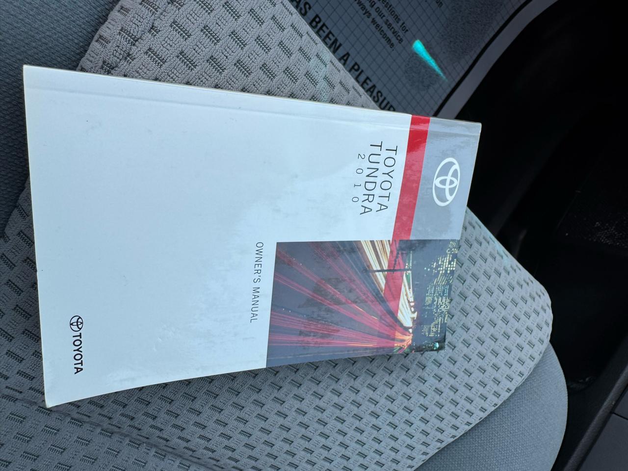 Toyota Tundra 4WD Truck Dbl 5.7L FFV V8 6-Spd AT (Natl) 2010