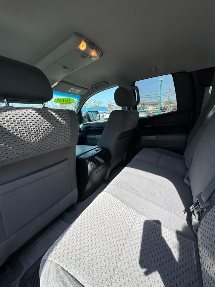 Toyota Tundra 4WD Truck Dbl 5.7L FFV V8 6-Spd AT (Natl) 2010