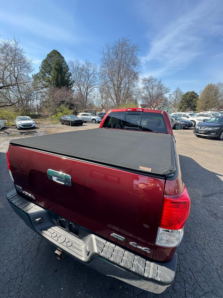 Toyota Tundra 4WD Truck Dbl 5.7L FFV V8 6-Spd AT (Natl) 2010