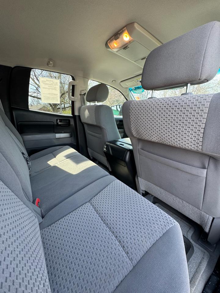 Toyota Tundra 4WD Truck Dbl 5.7L FFV V8 6-Spd AT (Natl) 2010