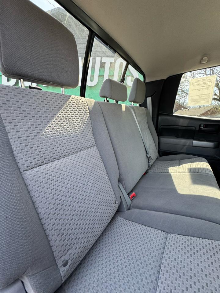 Toyota Tundra 4WD Truck Dbl 5.7L FFV V8 6-Spd AT (Natl) 2010