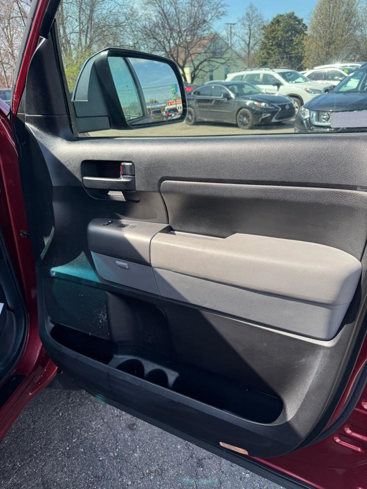 Toyota Tundra 4WD Truck Dbl 5.7L FFV V8 6-Spd AT (Natl) 2010