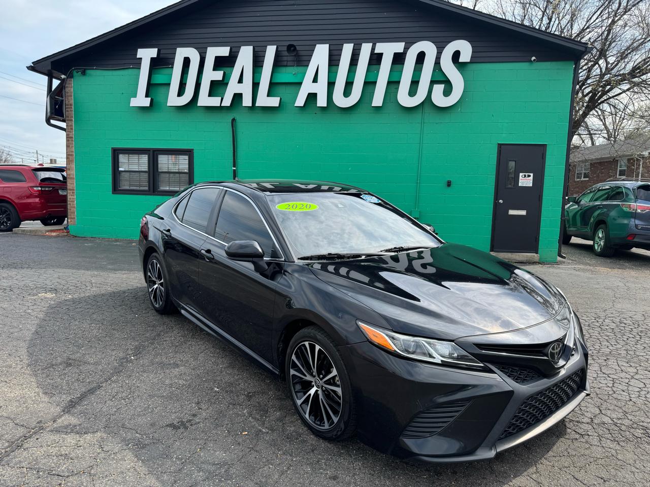 Toyota Camry SE Auto (Natl) 2020