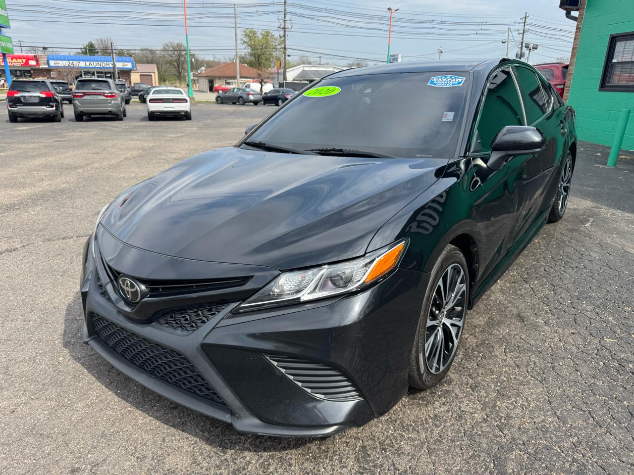 Toyota Camry SE Auto (Natl) 2020