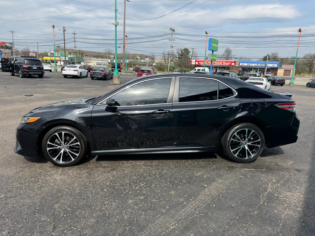 Toyota Camry SE Auto (Natl) 2020