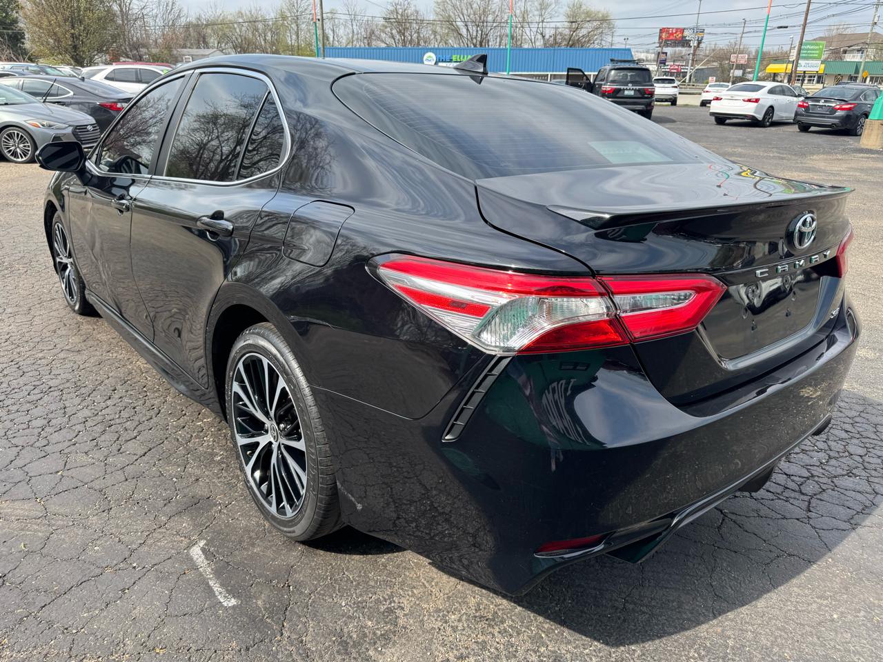 Toyota Camry SE Auto (Natl) 2020