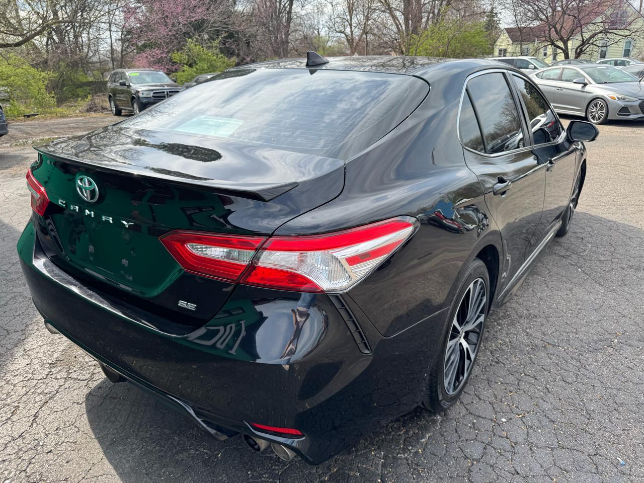 Toyota Camry SE Auto (Natl) 2020