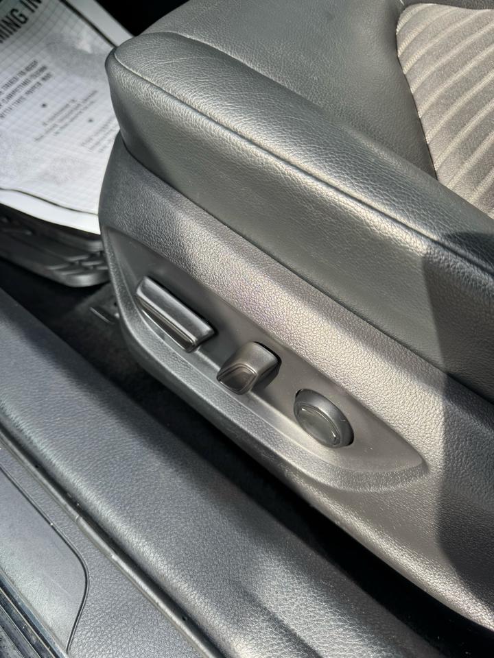 Toyota Camry SE Auto (Natl) 2020