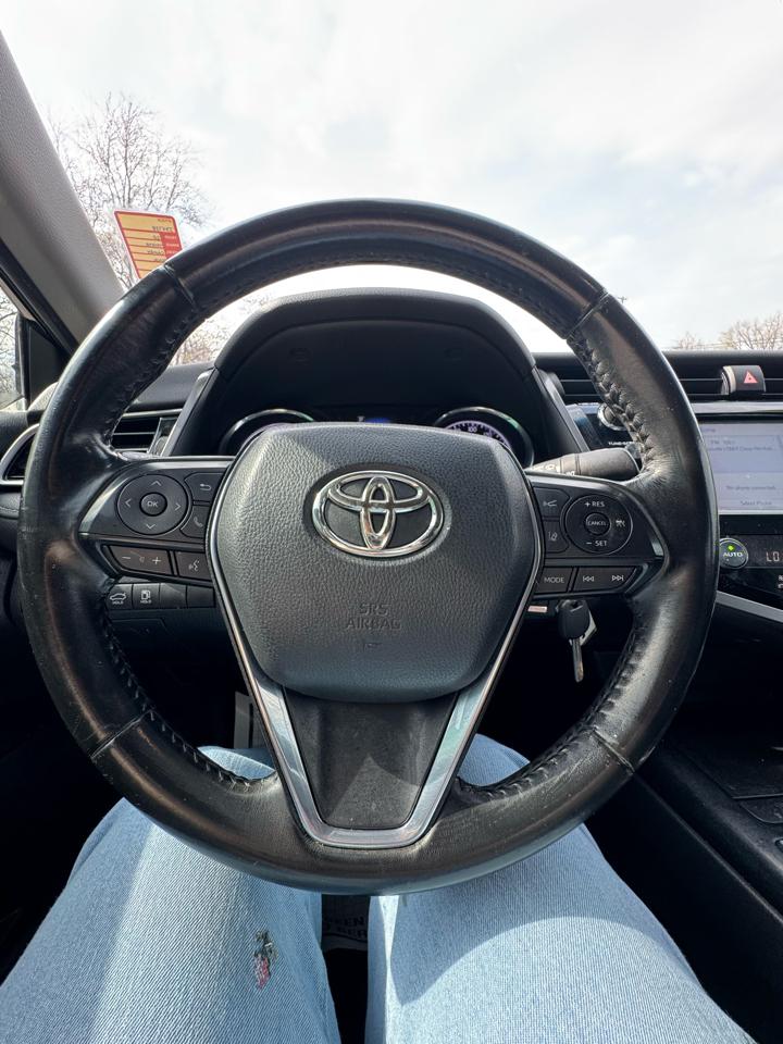 Toyota Camry SE Auto (Natl) 2020
