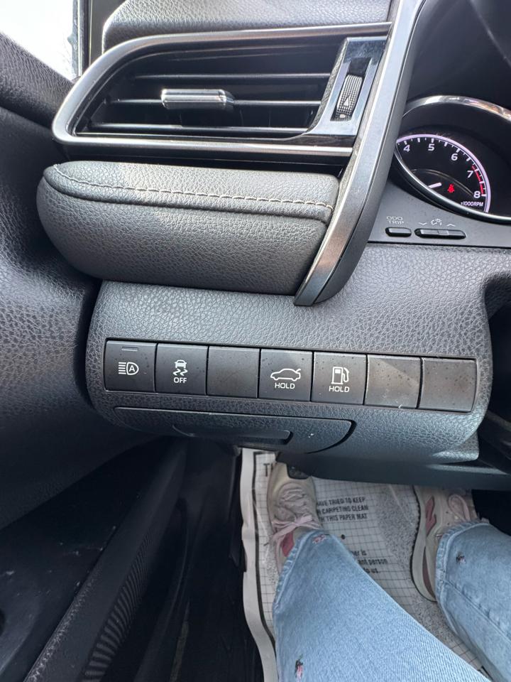 Toyota Camry SE Auto (Natl) 2020